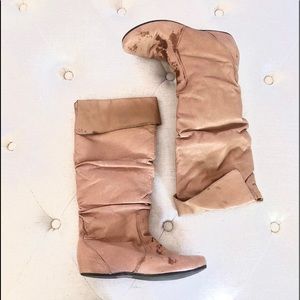 Below-the-knee slouch boots